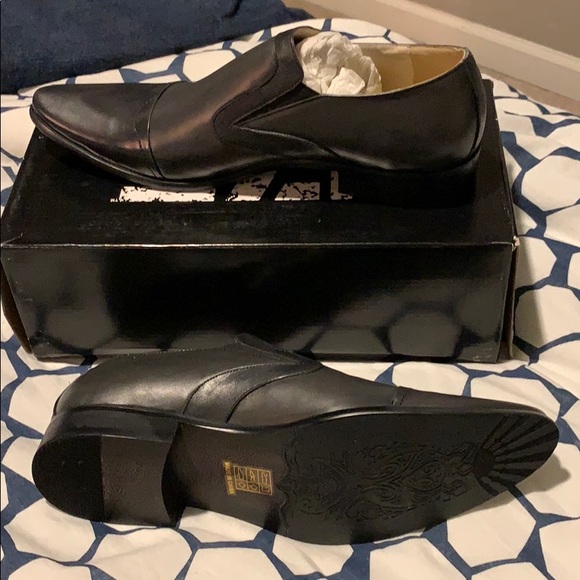 Shoes - Picture 6 of 7